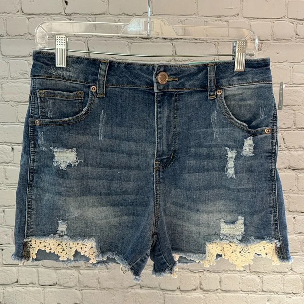 NWT M Jeans by Maurices Mid-Rise Jean Shorts - Picture 1 of 8